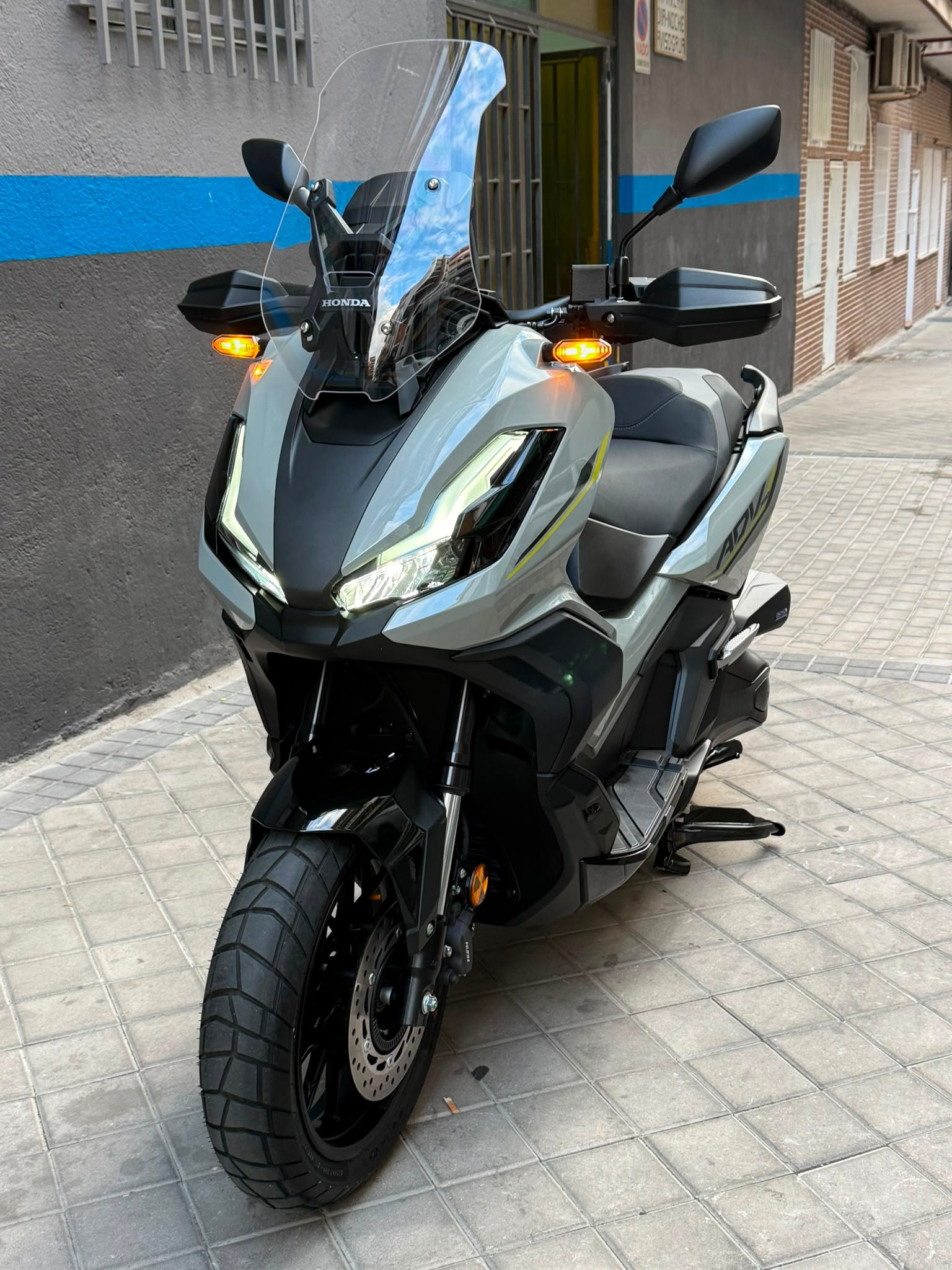 Honda ADV 350 - 2026 - Especial Edicion - Imagen 2